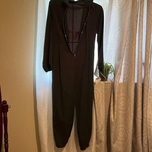 Womens jumper olive green/military.Light weight material. Seems to run small.